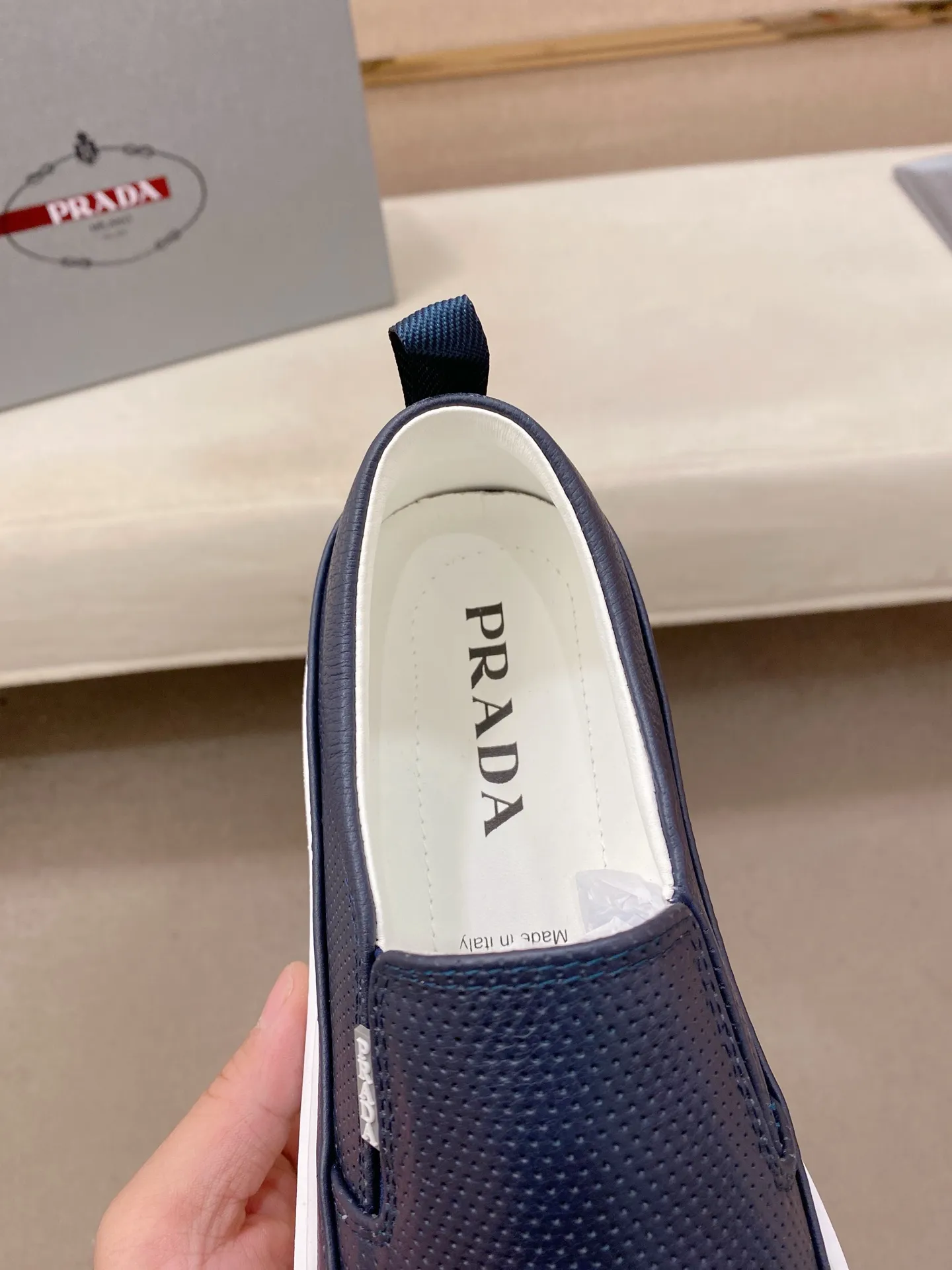Men's shoes 💰 580💰 ✔️✔️✔️High version High-quality new PRADA (Prada) counters are launched simultaneously, new men's shoes, 😘fabrics are selected from first-layer cowhide fabrics. Lining: Imported cowhide leather lining. 👍🏿High-end☄️Open-molded non-slip rubber outsole, exquisite lines, simple and elegant, comfortable and high-end for leisure travel. Code number: 38 to 45